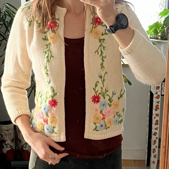 Vintage handmade embroidered cardigan - Picture 11 of 12